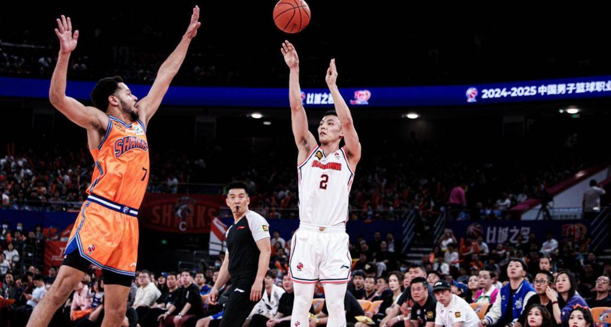 阿扎伦卡官方宣布晋级下一阶段新规，热火引发争议！上演精彩一战的简单介绍