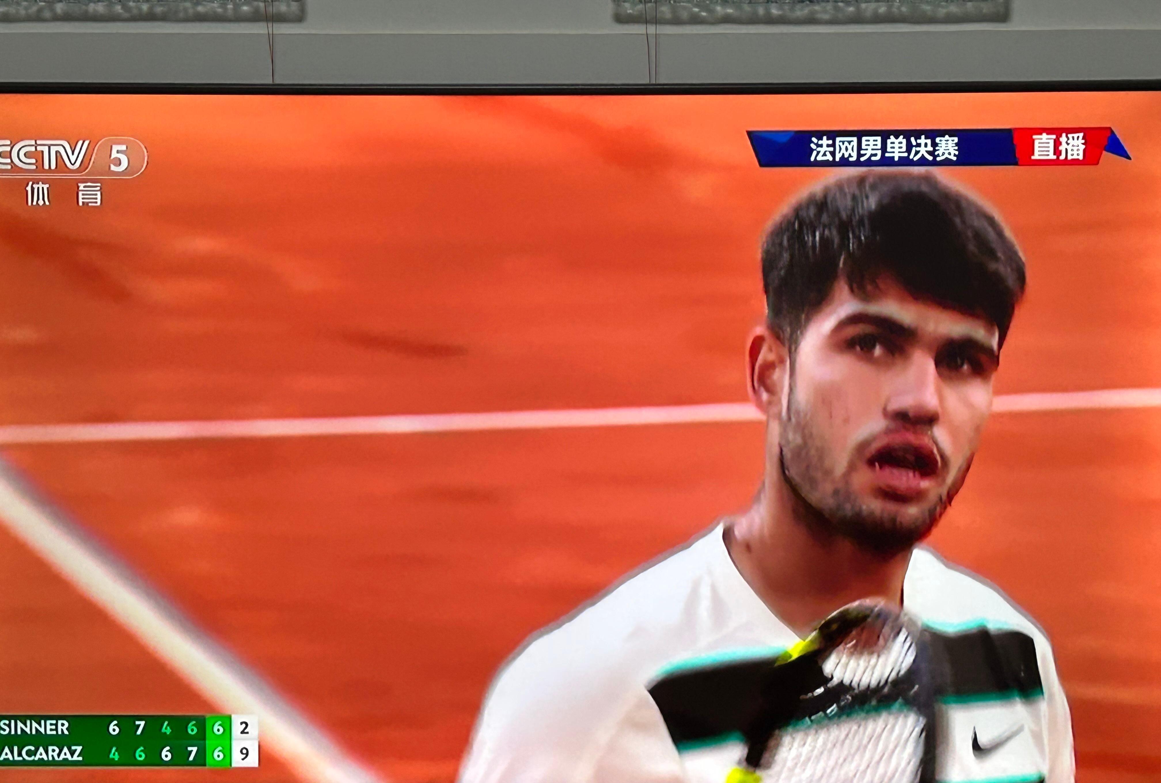 关于阿扎伦卡遭遇三持续失利，加拿大队教练压力巨大！气势如虹延续的信息